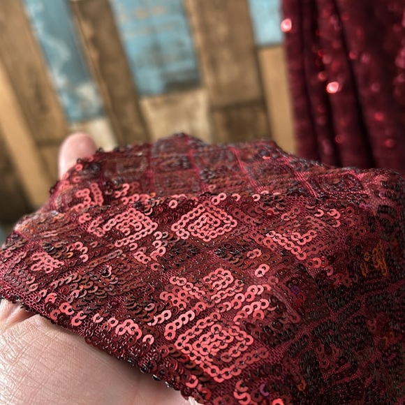 Miss Ord XL Ruby red sequins ball gown - Picture 12 of 15